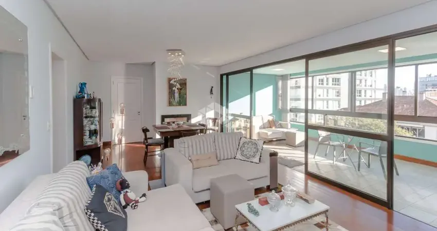Apartamento com 3 dormitórios, sendo 1 suíte e 3 vagas no bairro Auxiliadora