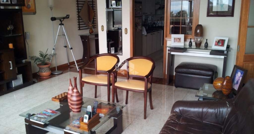 Apartamento com 3 dormitorios, 1 vaga, ao lado Colégio Farroupilha