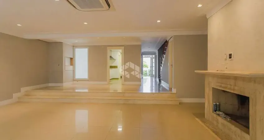 Casa em condomínio 3 suítes, 4 dormitórios   -  Três Figueiras