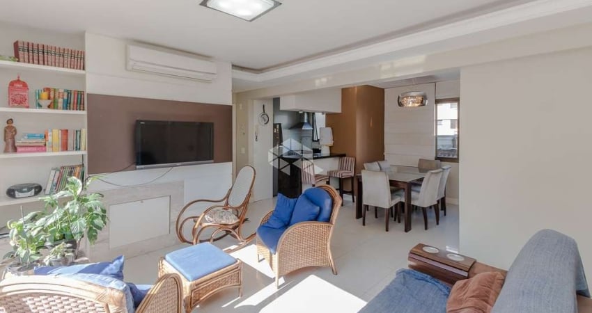 Apartamento com 3 dormitórios, sendo 1 suíte e 2 vagas no bairro Petrópolis