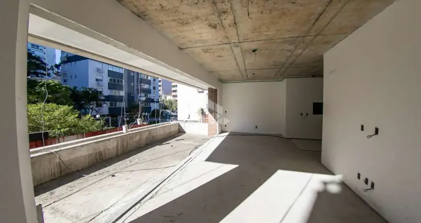 Garden exclusivo de 211 m² - 3 suítes, duas vagas e ampla área externa no melhor ponto do Petrópolis