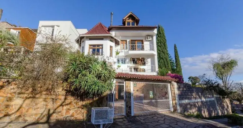 Casa com 6 dormitórios, sendo 1 suíte e 4 vagas no bairro Sétimo Ceu