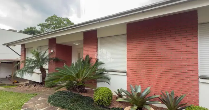 Casa 3 dormitórios, 2 vagas, churrasqueira, reformada, Hamburgo Velho em Novo Hamburgo