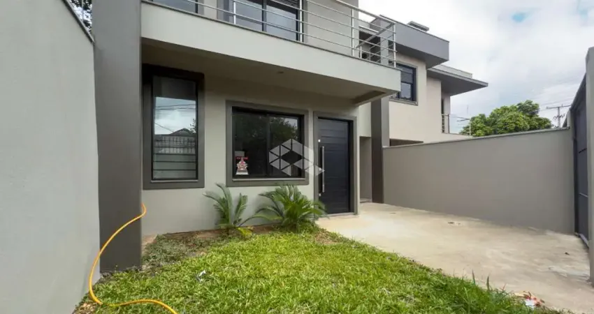 Casa 3 dormitórios, suíte, Varanda, piso porcelanato, vaga coberta, churrasqueira, bairro Pátria Nova em Novo Hamburgo