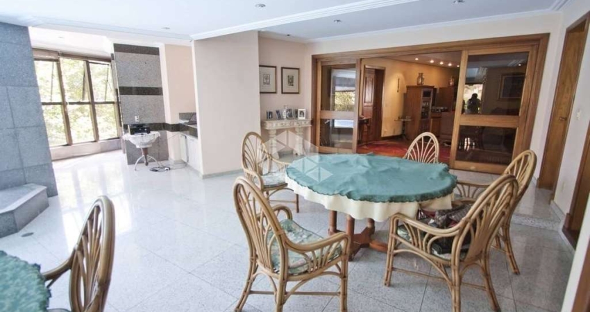 Apartamento de 04 suítes, sacada com piscina e 05 vagas de garagem no Moinhos de Vento