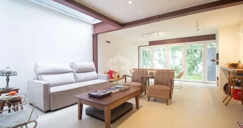 Casa reformada de 4 quartos e 2 vagas de garagem no bairro centro histórico