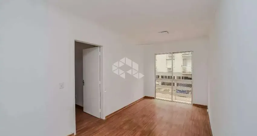 Apartamento reformado com 71m privativos 3 quartos e 1 vaga no bairro Passo da Areia