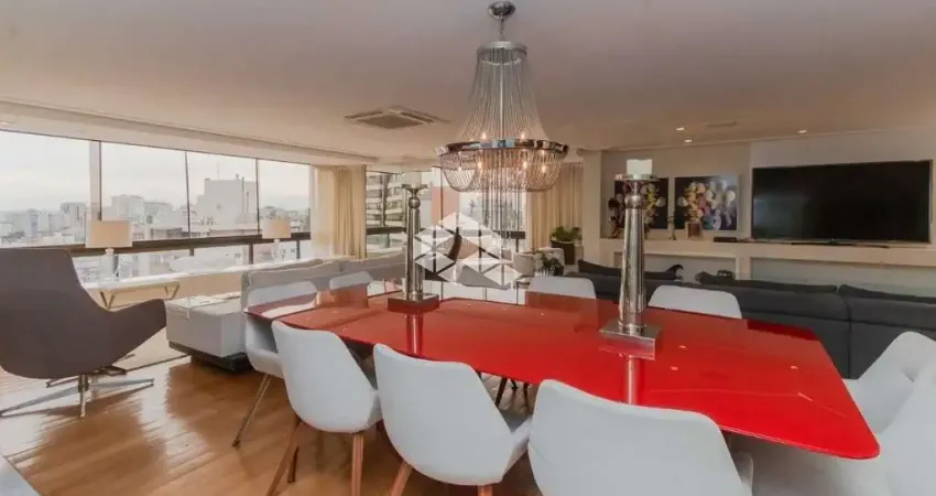 Sofisticação Atemporal e Vista Privilegiada no Coração da Cidade