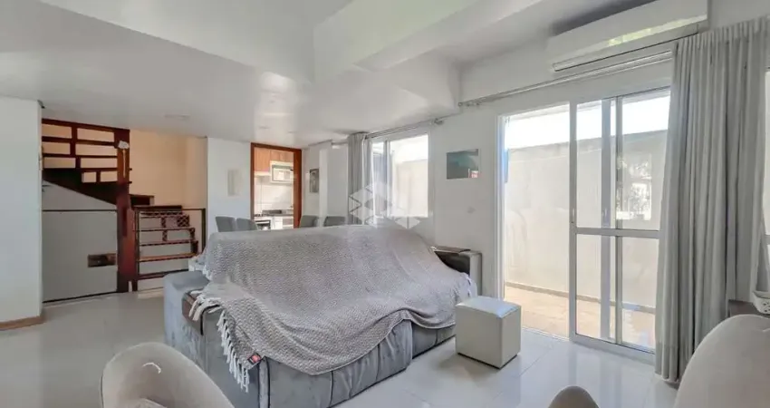 Ótimo sobrado em condominio Fechado com 03 casas 128m² no Jardim Sao Pedro