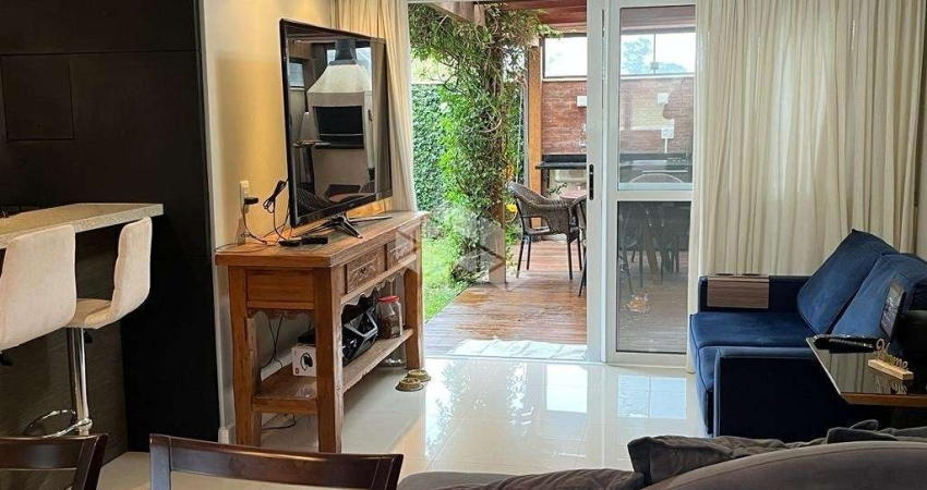 Casa em condomínio, 241m2 privados e garagem para 2 veículos no Teresópolis
