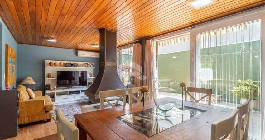 Casa com 159,46m², próximo ao calçadão de Ipanema com 3 dormitórios, 1 suíte master