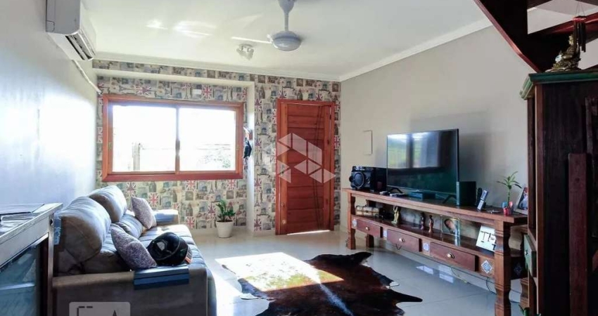 Casa com 3 suítes e uma vaga no Guaruja em Porto Alegre