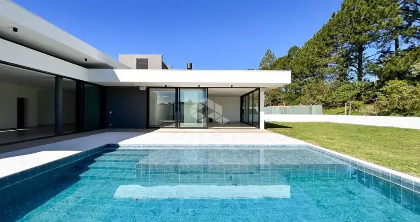 Casa no condomínio terra ville com 4 súites e 6 vagas de garagem