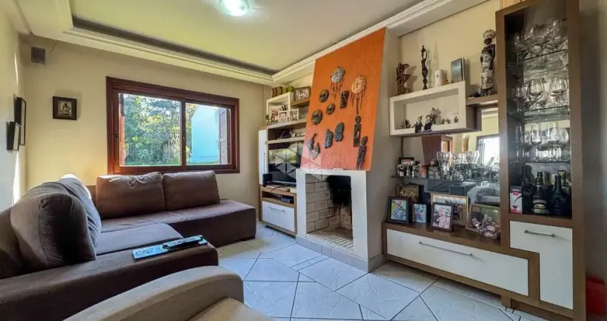 Casa de Condomínio com 4 Quartos e 3 banheiros à Venda, 304 m² por R$ 850.000