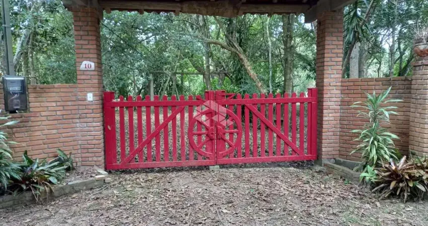 Sitio com 2 quartos, 1 banheiro com hidromassagem, à venda no Lami -Extrema.