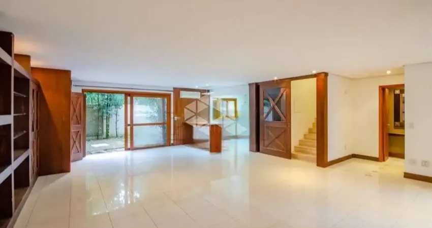 Casa em condomínio com 4 dormitório(s), 389 m² no bairro jardim isabel em porto alegre