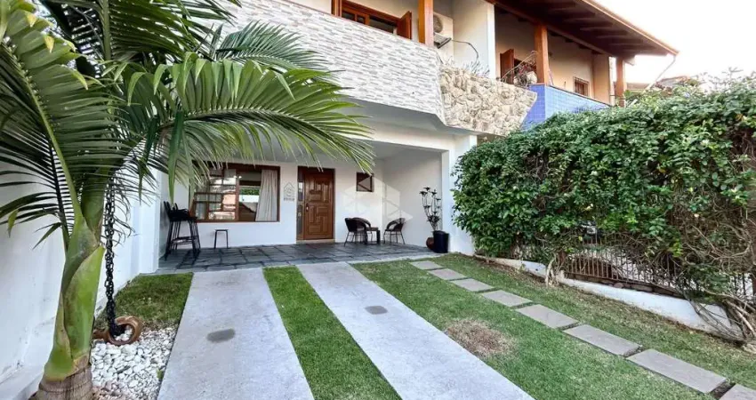 Casa com 4 quartos à venda na Rua Olécio Cavedini, 144, Espírito Santo, Porto Alegre