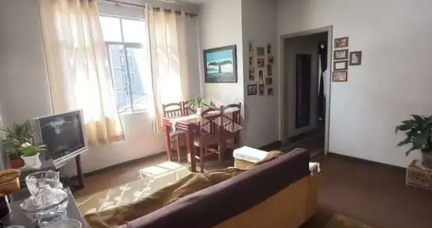 Amplo apartamento de três dormitórios com sacada de frente em petrópolis