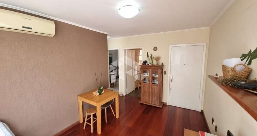 Excelente Apartamento de 2 dormitórios com vaga de garagem coberta e escriturada no bairro Auxiliadora