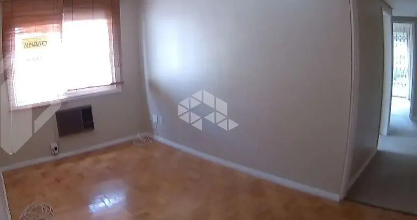 Apartamento de 2 dormitórios, sacada, 2 banheiros e vaga escriturada no bairro Menino Deus