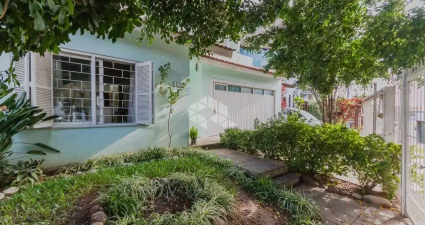 Casa à venda, 3 quartos- -  1 suíte - 2 vagas/, no bairro Jardim Itu, Zona Norte  POA