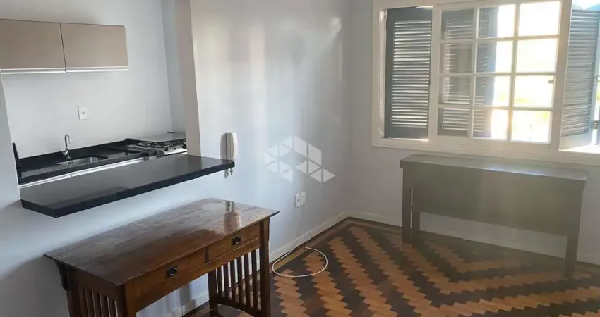 Apartamento Reformado e mobiliado de 1 dormitório no Menino Deus.