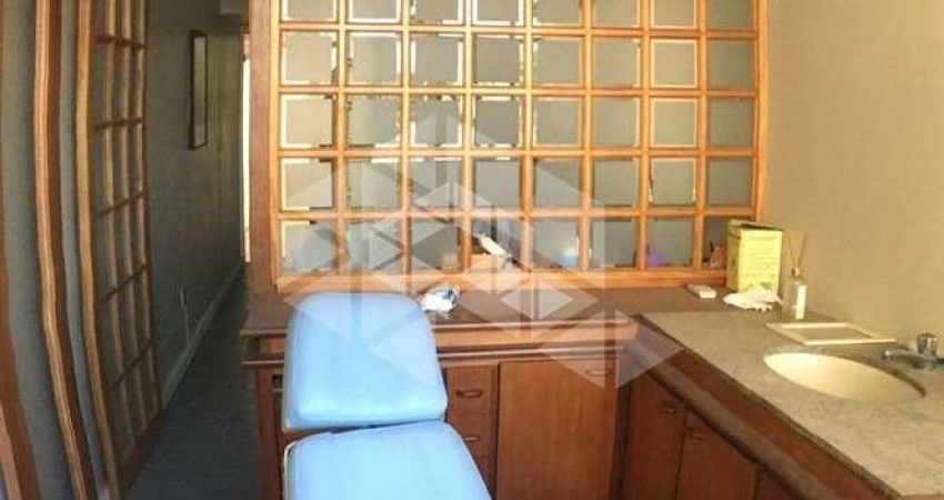 Sala comercial, mobiliada, com vaga dupla, bairro Rio Branco em Porto Alegre