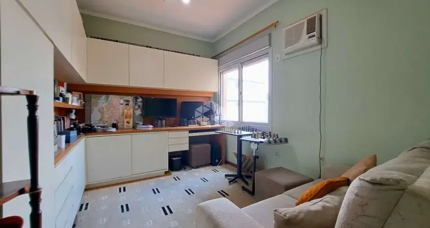 Apartamento à venda de 2 dormitórios, mobiliado, no bairro bom fim