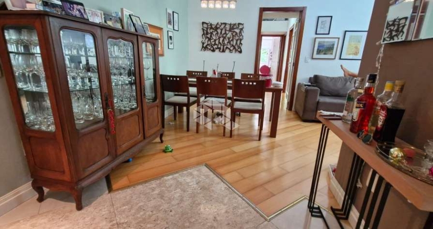 APARTAMENTO COM 3 DORMITÓRIOS, 2 BANHEIROS, REFORMADO, 2 CLOSETS DE FRENTE
