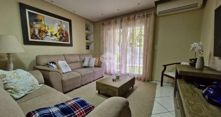 CASA DE 4 DORMITÓRIOS, 3 BANHEIROS, PISCINA, TERRAÇO, CHURRASQUEIRA VILA JARDIM.