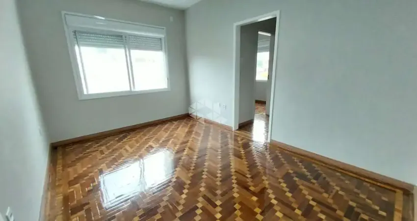 Apartamento todo reformado,2 dormitórios no bairro Santa Cecília.
