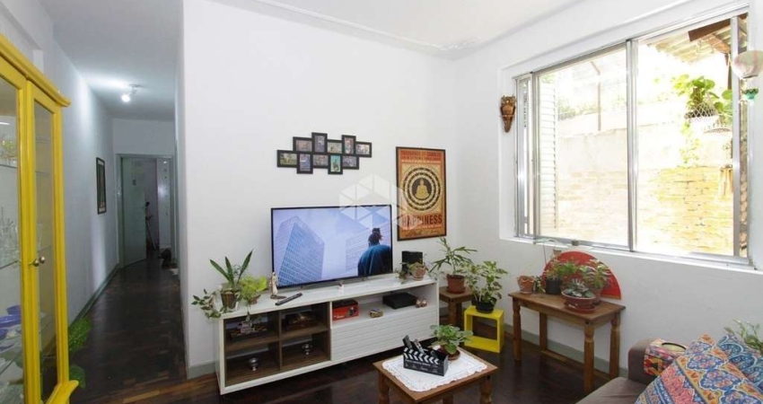 Apartamento 2 dormitórios com pátio na Cidade Baixa próximo a Redenção
