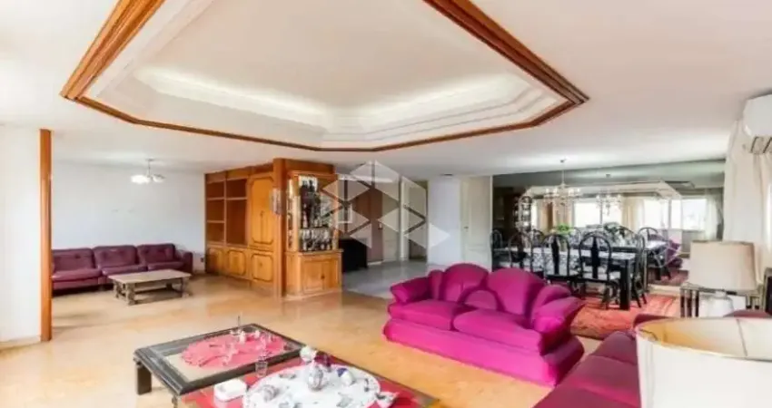 BELO APARTAMENTO DE 226M2 NO CORAÇÃO DO BOM FIM!