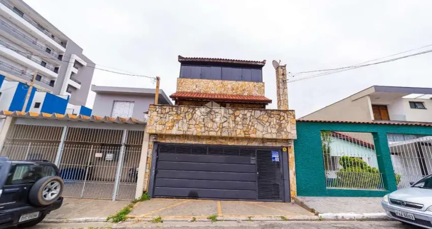 Sobrado à venda 3 suítes, 2 vagas cobertas, área gourmet em cidade patriarca