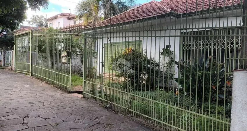 Casa com 3 quartos à venda na Rua General Souza Doca, 224, Petrópolis, Porto Alegre