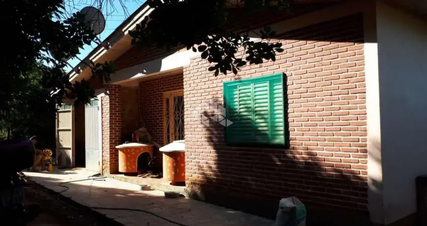 Crédito real petrópolis vende: ótimo sítio de alvenaria sendo a casa com 113m²