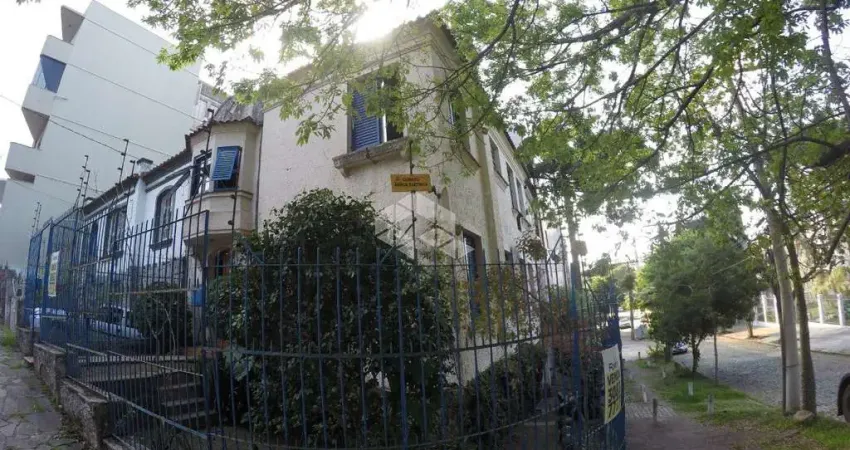 Casa com 3 quartos à venda na Avenida Taquara, 20, Petrópolis, Porto Alegre