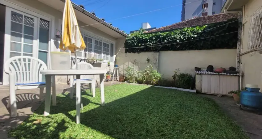 Casa com 3 quartos à venda na Rua Azevedo Sodré, 178, Passo da Areia, Porto Alegre