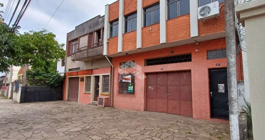 Prédio residencial e comercial de dois pisos com área de 850m² privativos e localizado próximo ao Supermercado Zaffari Ipiranga.