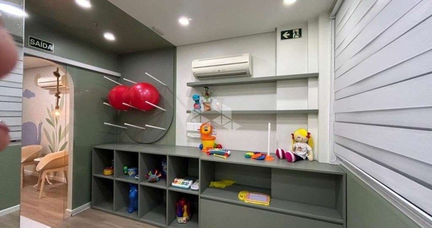 Sala Comercial Mobiliada no MedPlex - 38m² - 1 Vaga - Porto Alegre - Andar Alto