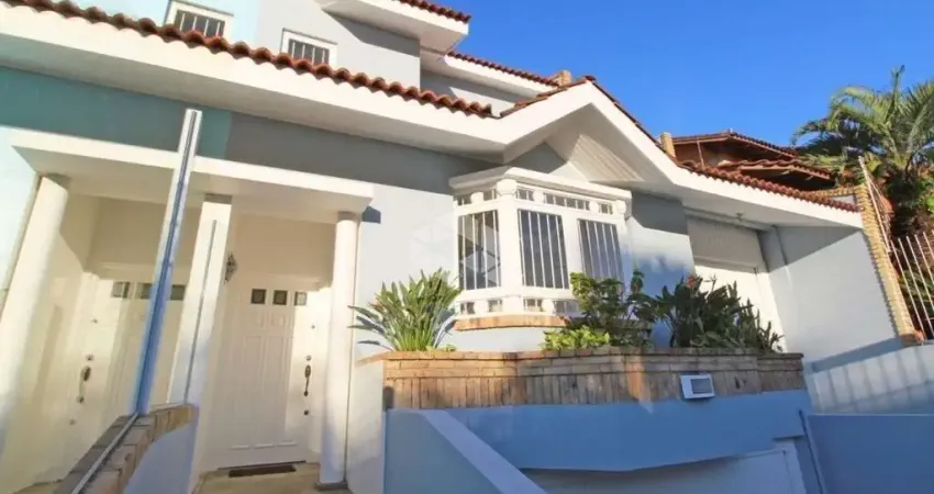 Casa 3 dormitórios, suíte, no Jardim Planalto, Porto Alegre