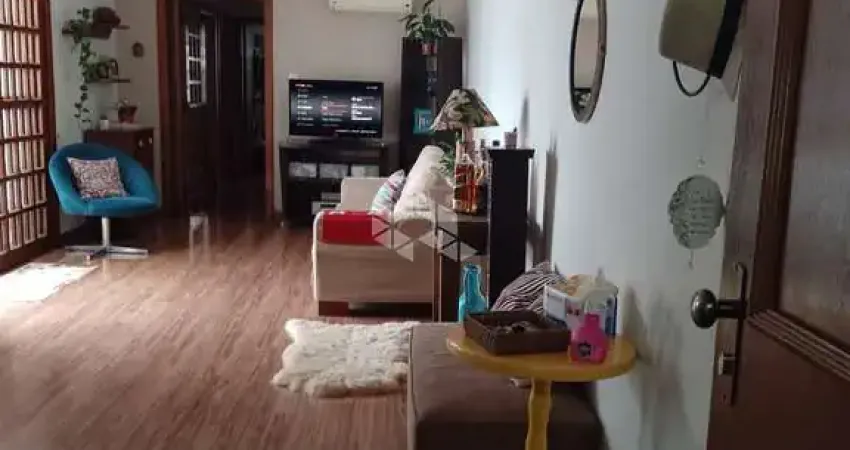 Apartamento à venda, com 3 dormitórios, 2 banheiros, no bairro Petrópolis em Porto Alegre