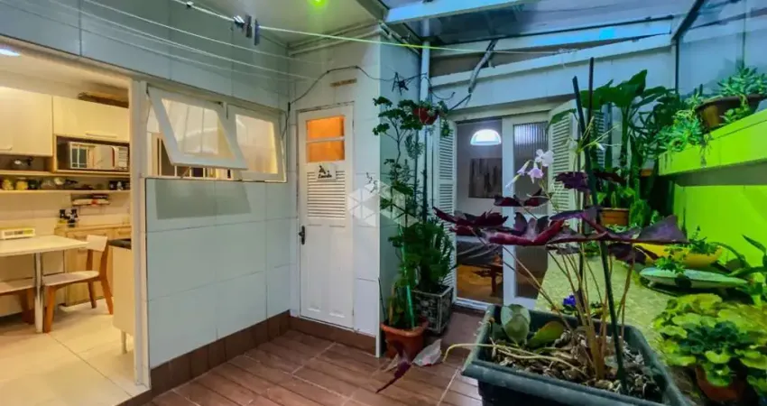 Apartamento garden com 2 dormitórios, terraço coberto, 92 m² privativos, bairro São Geraldo, Porto Alegre