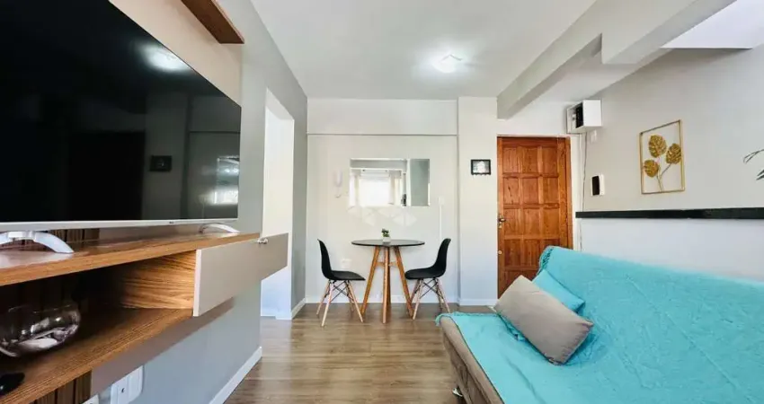 Apartamento 1 dormitório com 1 vaga de garagem com churrasqueira mobiliado, na Cidade Baixa em Porto Alegre