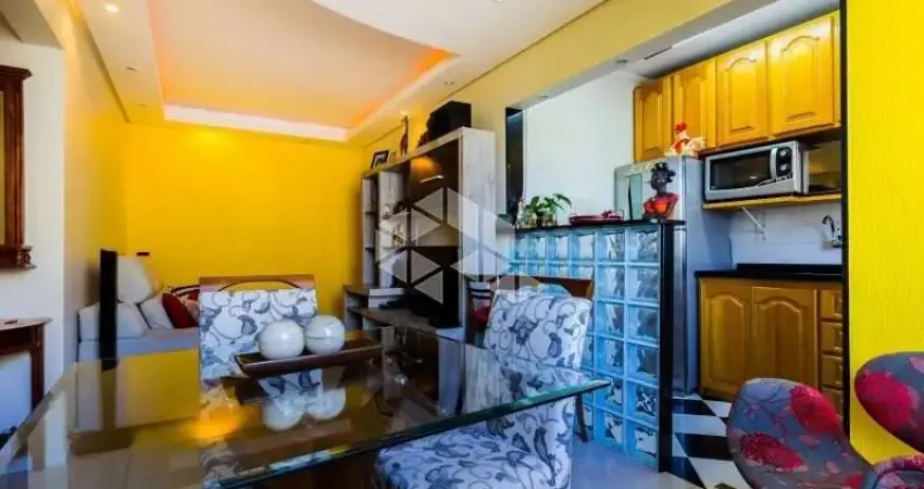 Apartamento à venda de 2 dormitórios  e 1 vaga no bairro São Sebastião em Porto Alegre-RS