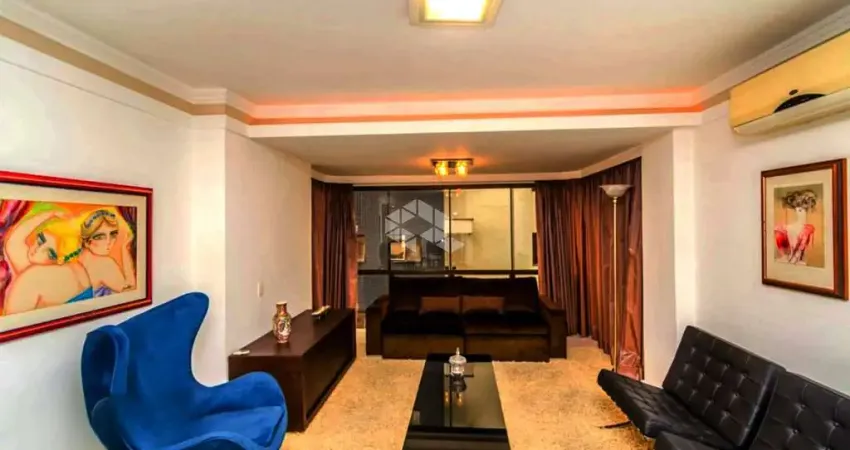 Apartamento mobiliado de 3 quartos, 1 suíte e 2 vagas de garagem no Petrópolis.