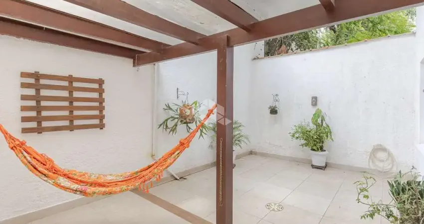Apartamento Garden com 2 quartos e 76m² à venda em Petrópolis, Porto Alegre.