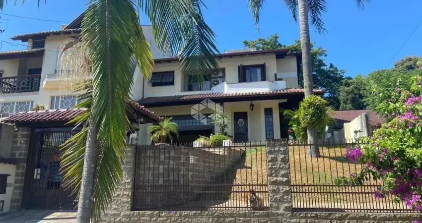 CASA COM 3 DORMITÓRIOS E UMA SUÍTE MASTER EM SANTA CRUZ DO SUL
