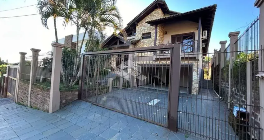 Casa de 3 dormitórios e piscina no bairro Renascença!