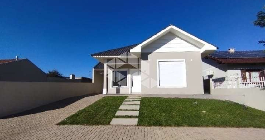 Casa nova de 3 dormitórios, suíte e pátio em Santa Cruz do Sul